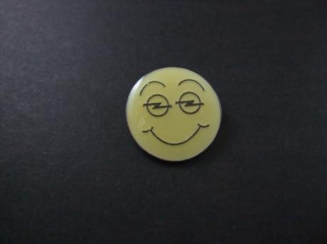 Opel logo op gezicht (smiley)